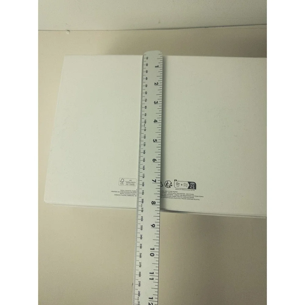 Moncler Empty Gift Box White Magnetic Closure Logo Luxury Designer Packaging
